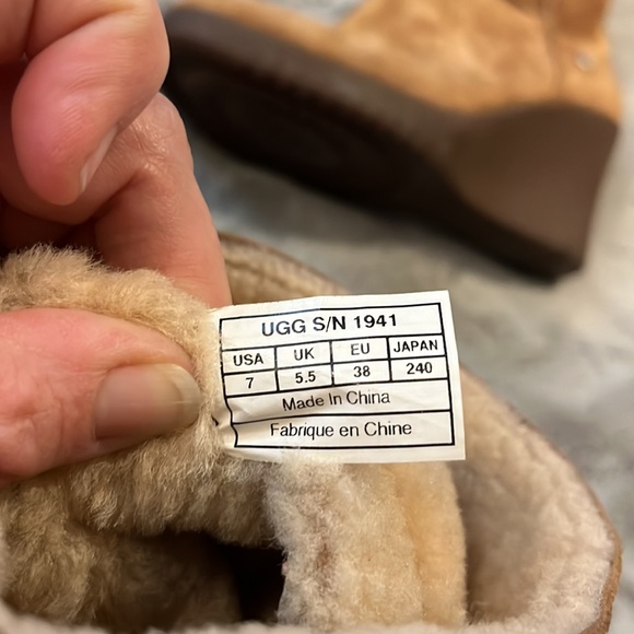 UGG WEDGES!! - Picture 5 of 6